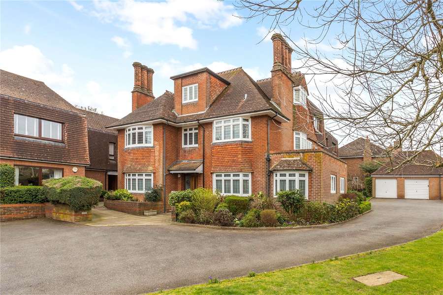 Borodale, Kirkwick Avenue, Harpenden, Hertfordshire, AL5 2QW Property