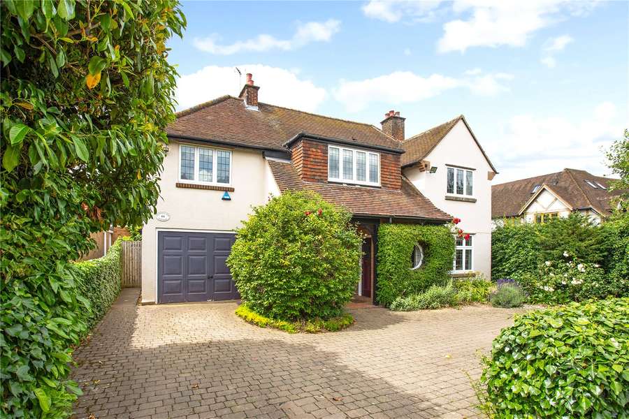 Roundwood Lane, Harpenden, Hertfordshire, AL5 3BU Property for sale