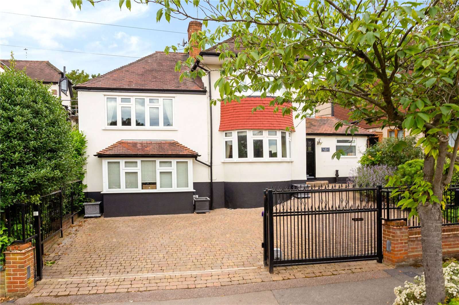 Knighton Drive, Woodford Green, Essex, IG8 0NZ Property for sale