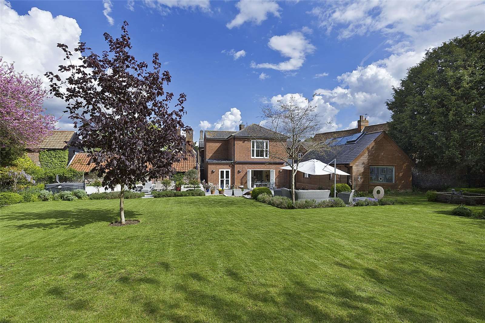 High Street, Lavenham, Sudbury, Suffolk, CO10 9PY プロパティ 販売 Savills