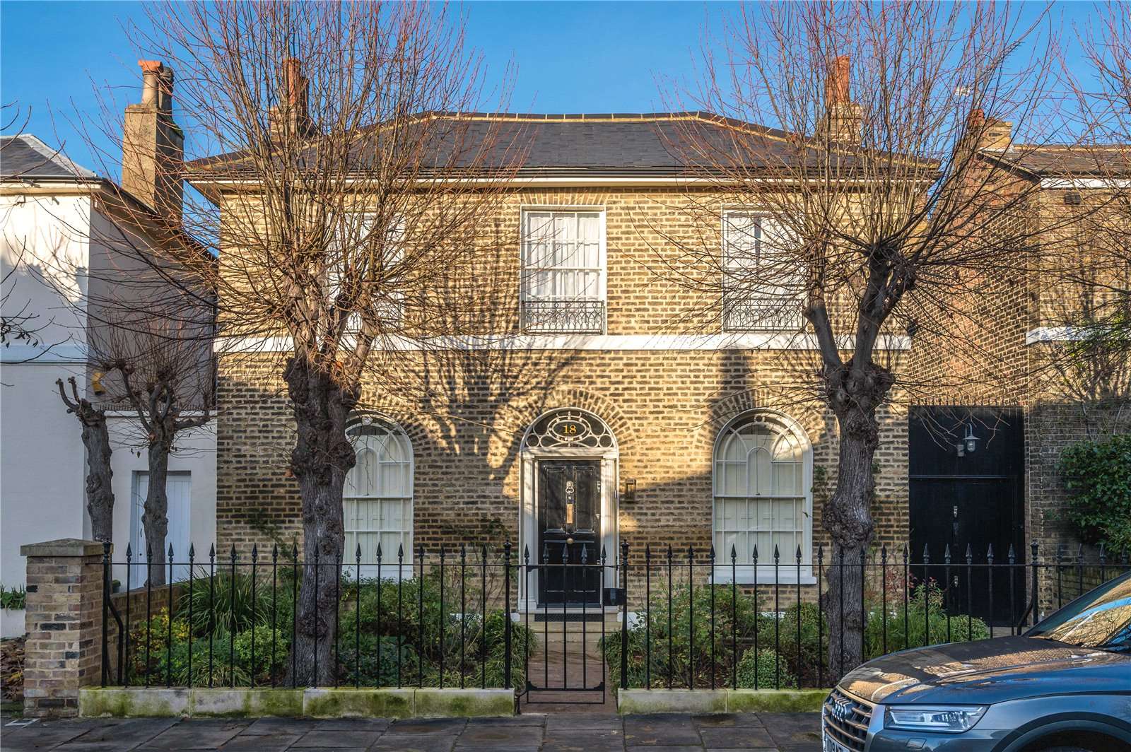 Three bedroom houses for sale in Kings Cross Station, London Savills