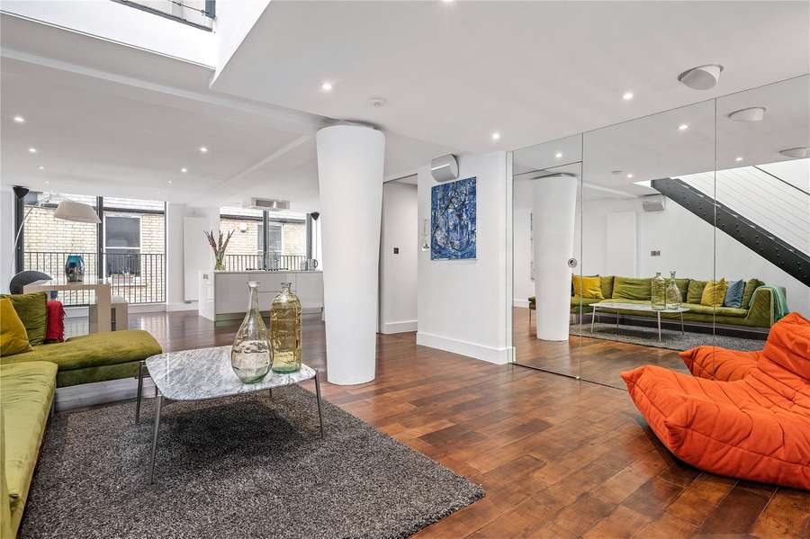 Blackstock Mews, Islington, London, N4 2BT 財產 待售 第一太平戴維斯