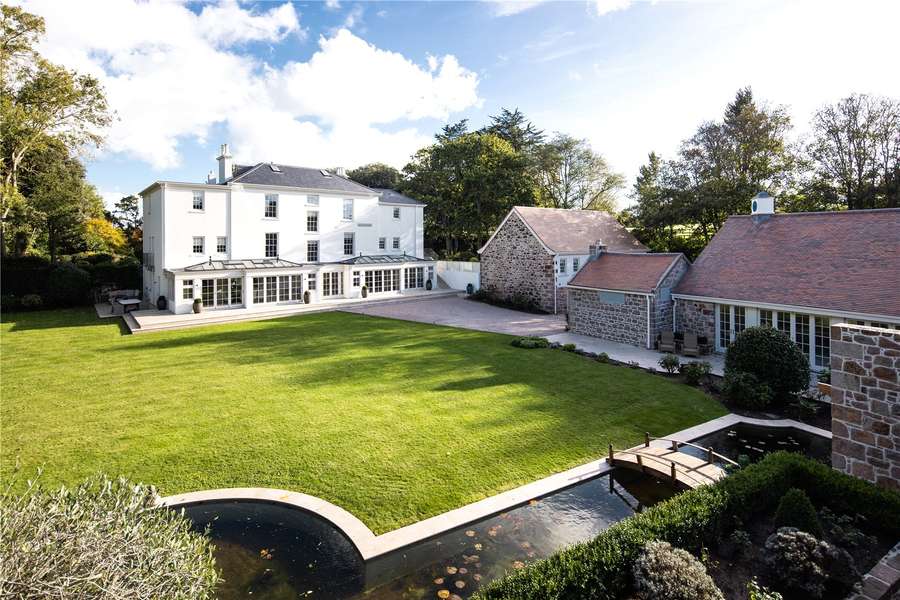 La Grande Route De Rozel, St. Martin, Jersey, JE3 6AX Property for