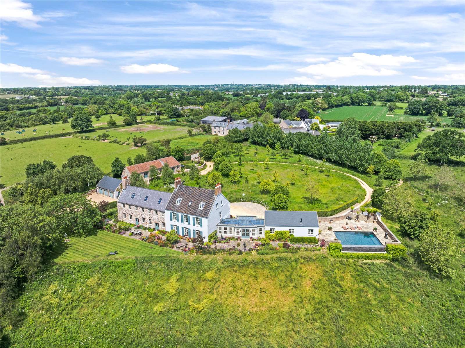 La Rue De St. Mannelier