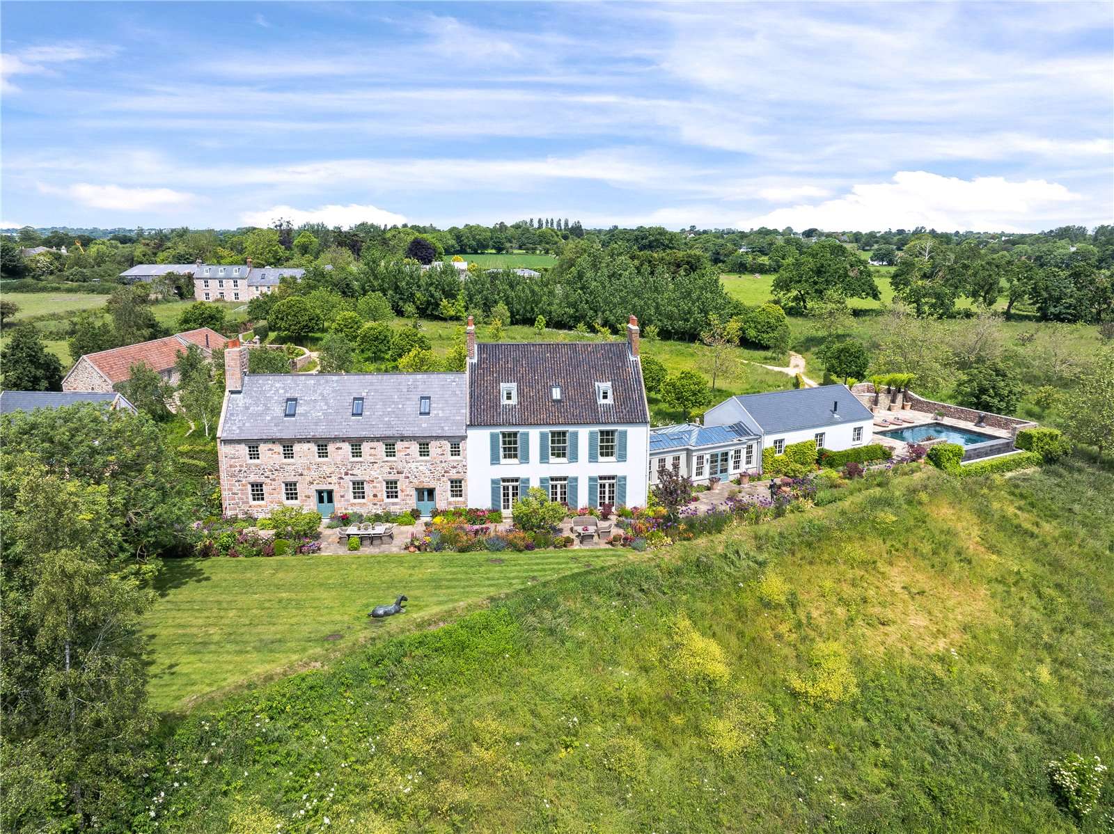 La Rue De St. Mannelier