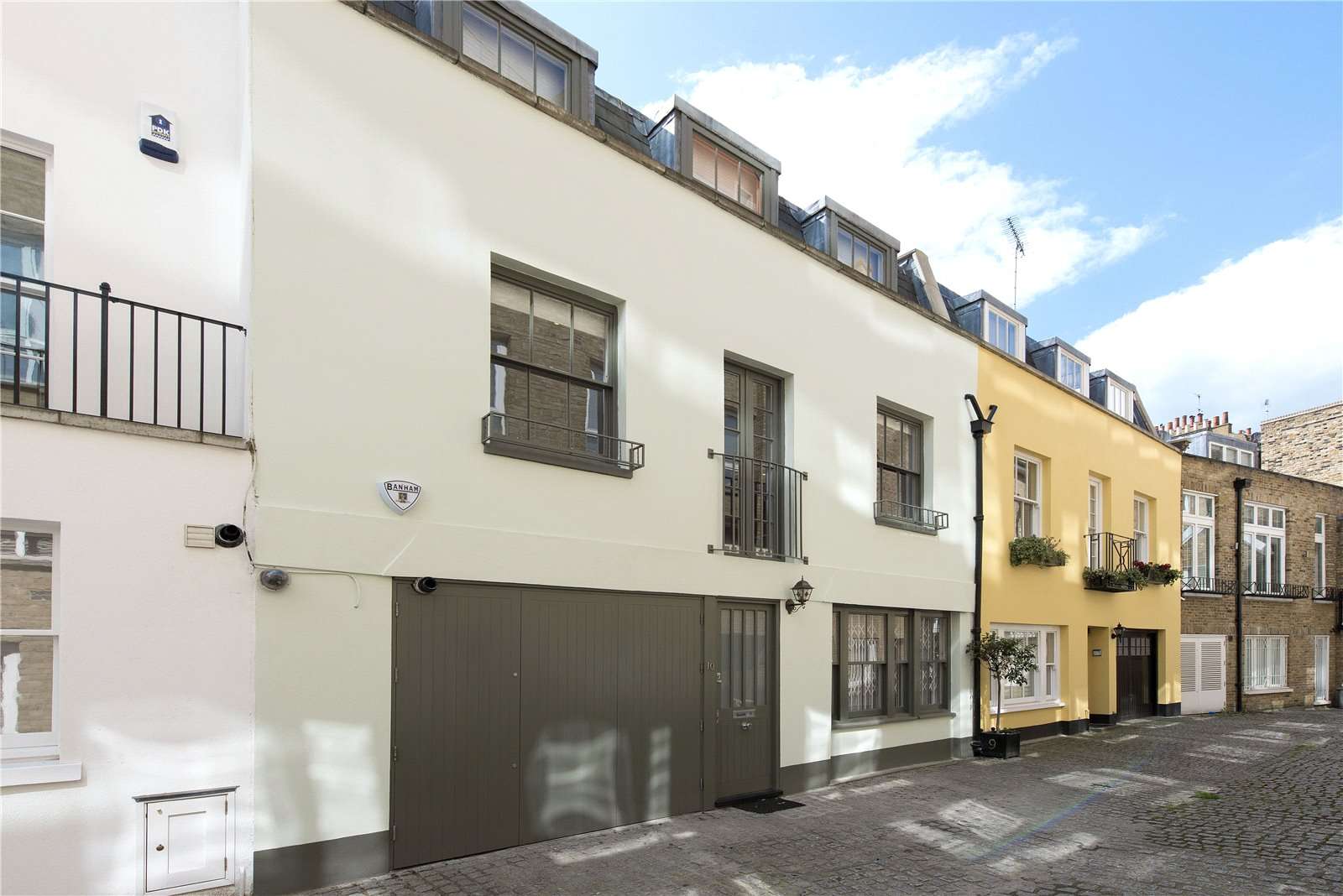 第一太平戴维斯 Montpelier Mews, London, SW7 1HB 财产 待售