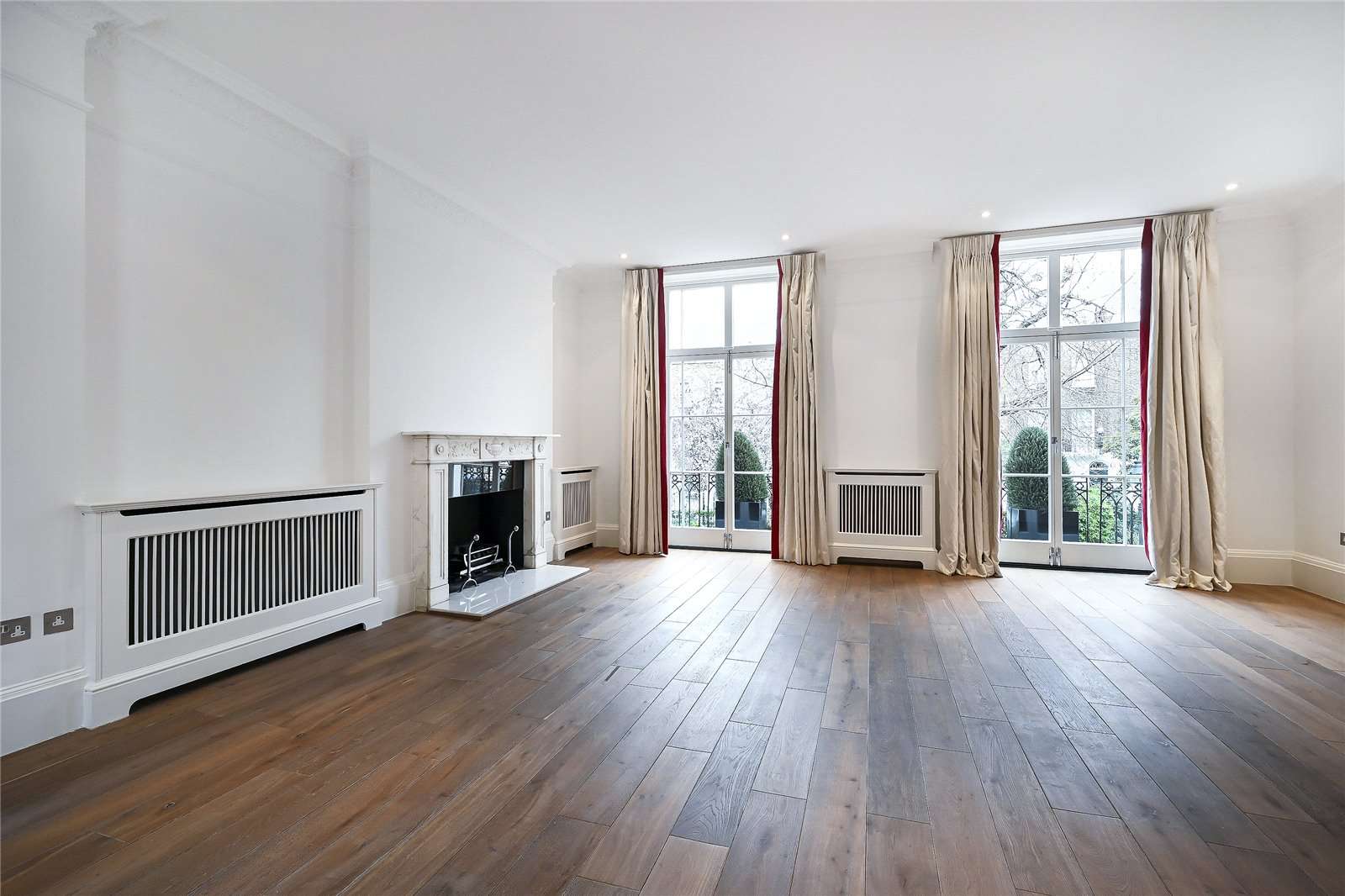 Savills Trevor Square, Knightsbridge, London, SW7 1DT Bất động sản