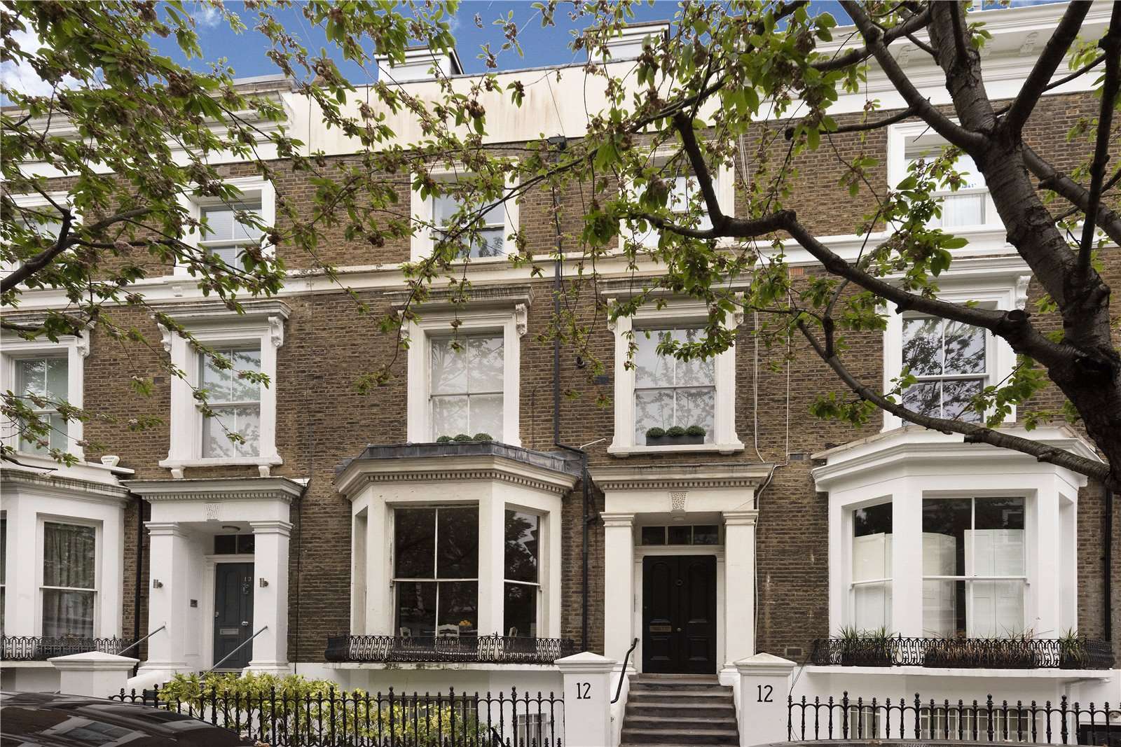 Savills Upper Addison Gardens, London, W14 8AP Bất động sản để bán