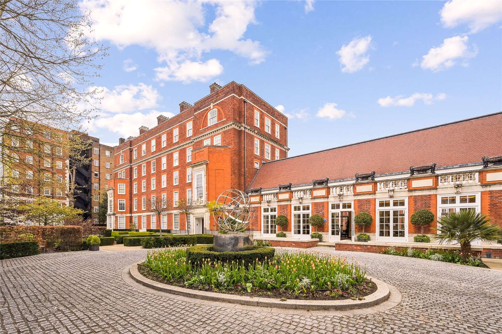 Academy Gardens, Duchess of Bedfords Walk, London, W8 7QQ คุณสมบัติ