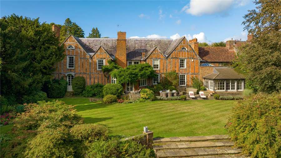 The Avenue, Church Street, Aspley Guise, Bedfordshire, MK17 8HH