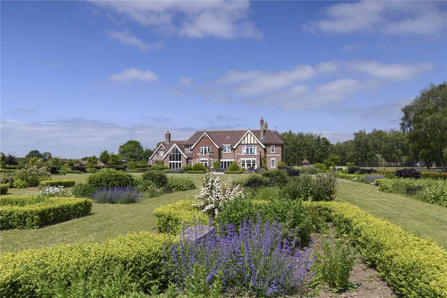 Chenies Hill, Latimer, Buckinghamshire, HP5 1FF | Property for
