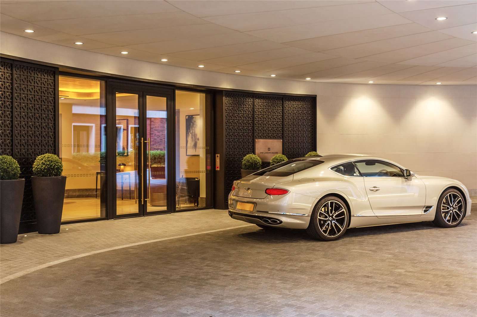 Lancer Square, Apartment 11, 2 Lancer Square, Kensington Church St, W8