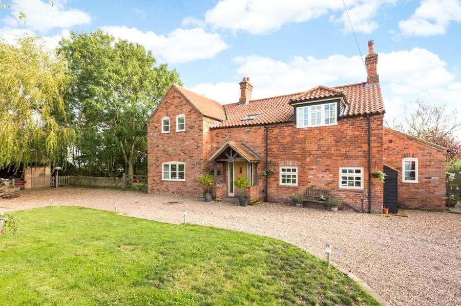 Savills Jubilee Cottage Yarburgh Louth Lincolnshire Ln11 0pp