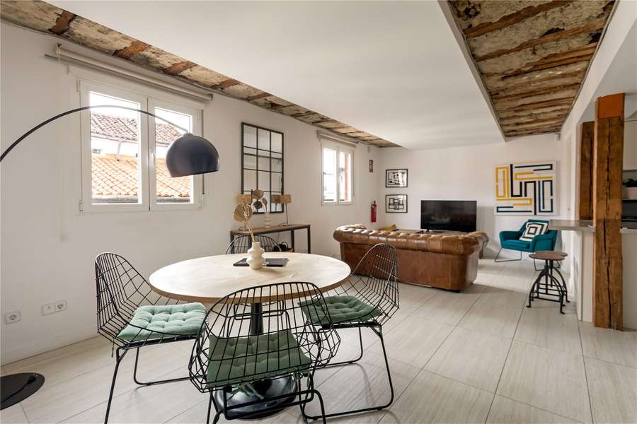 Bright 1-bed penthouse with terrace in Malasaña, Centro