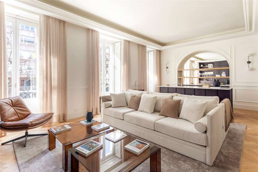 4-bed penthouse with terrace in Almagro, Chamberí