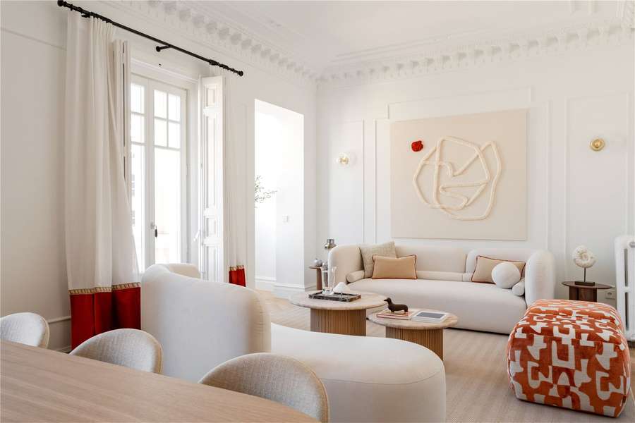 Sunlit 3-bed apartment with terrace in Lista, Salamanca