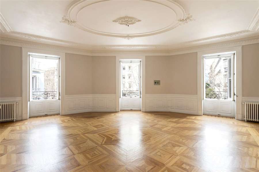 Classic 5-bed apartment with terrace in Recoletos, Salamanca