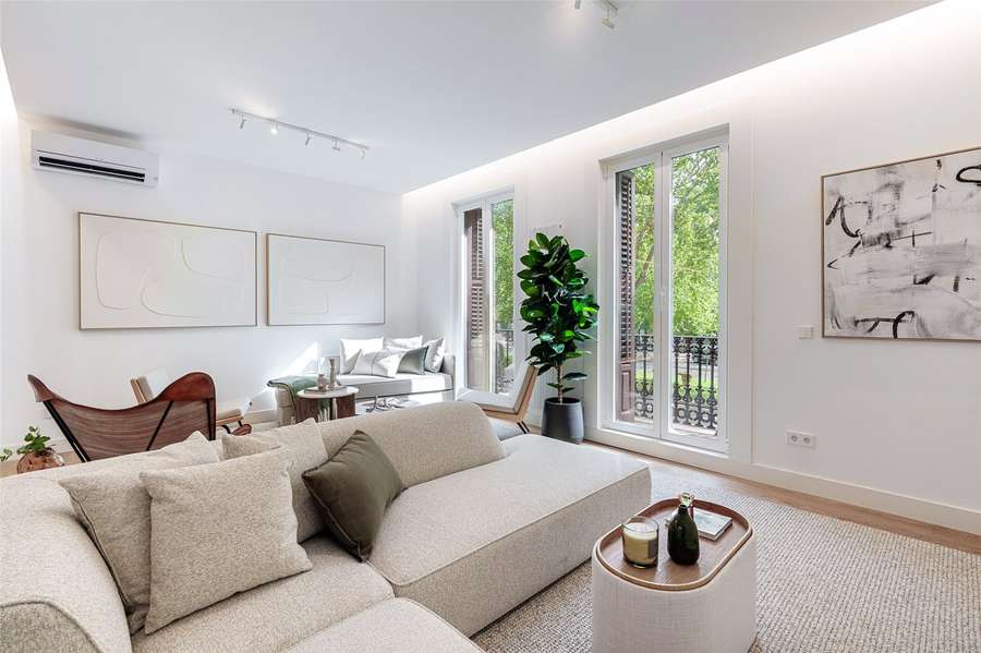 Renovated 3-bed penthouse with terrace in Lavapiés, Centro