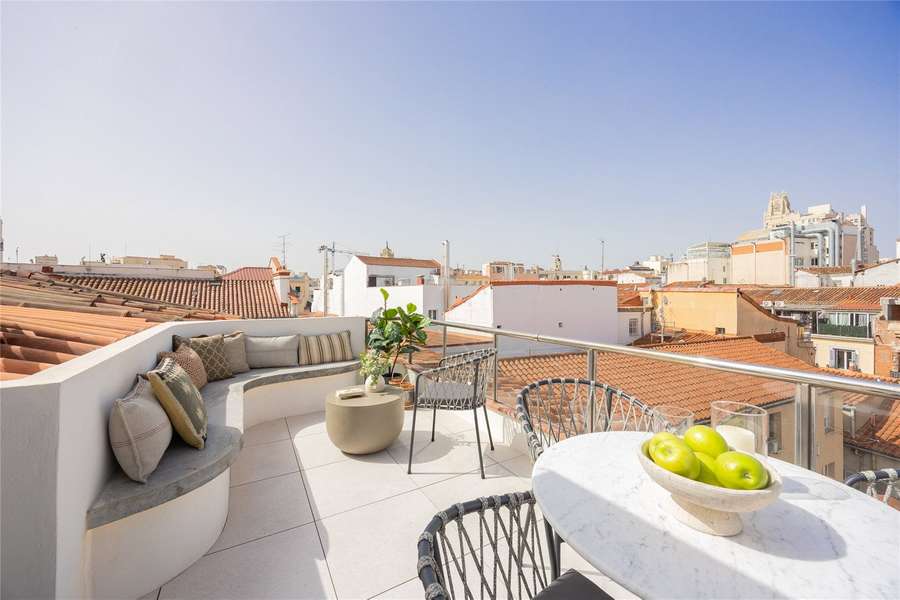 2-bed apartment with terrace in Centro