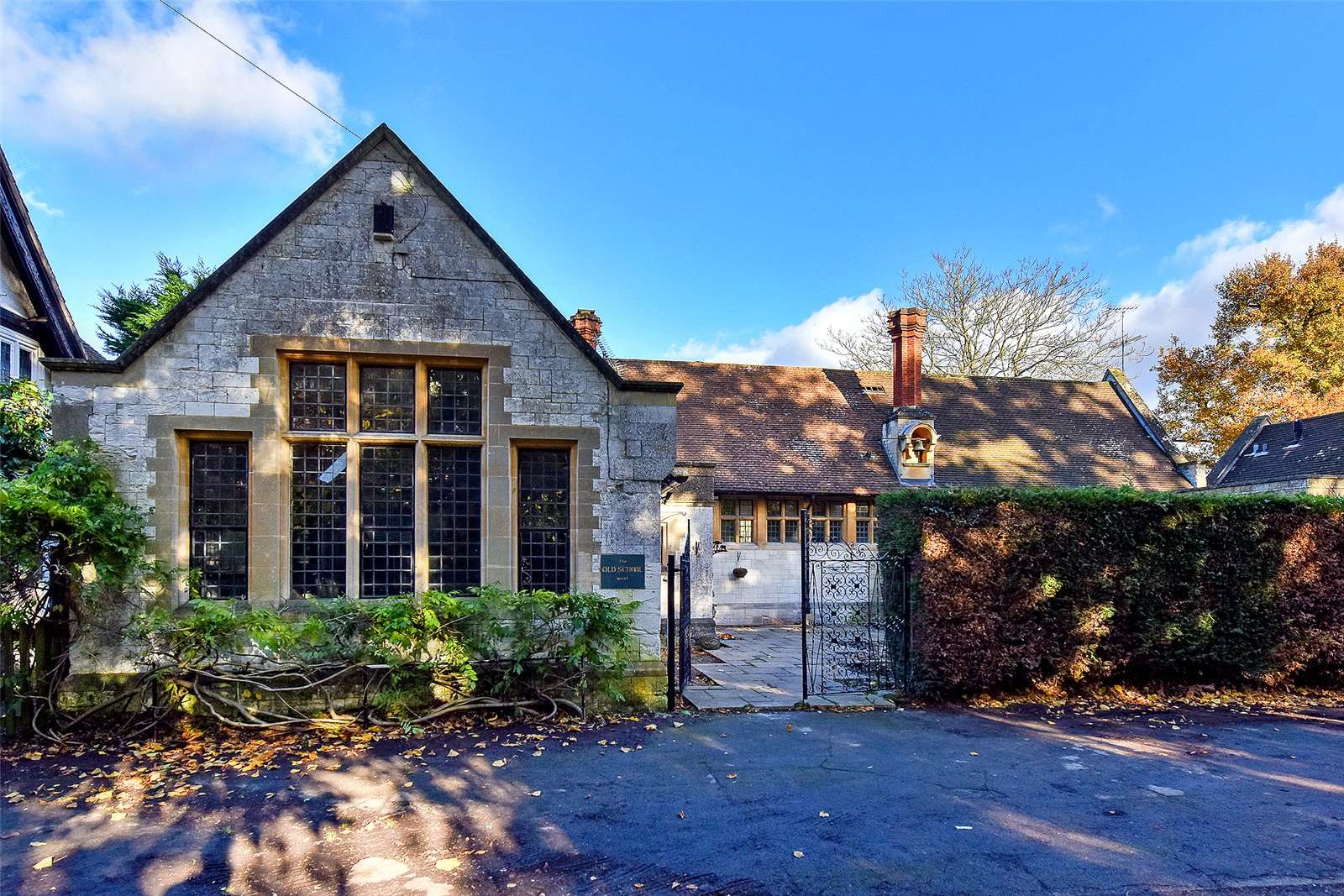 School Lane, Medmenham, Marlow, Buckinghamshire, SL7 2HJ Property to
