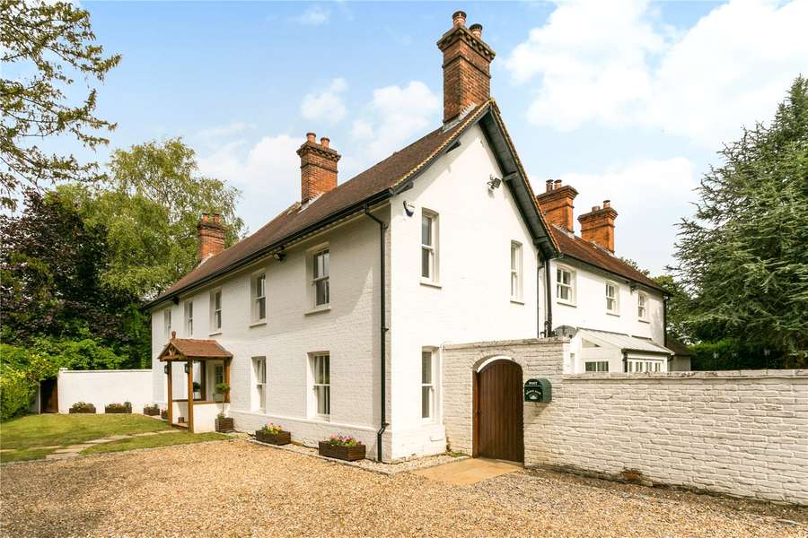 Hedsor Road, Bourne End, Buckinghamshire, SL8 5EE Property for sale