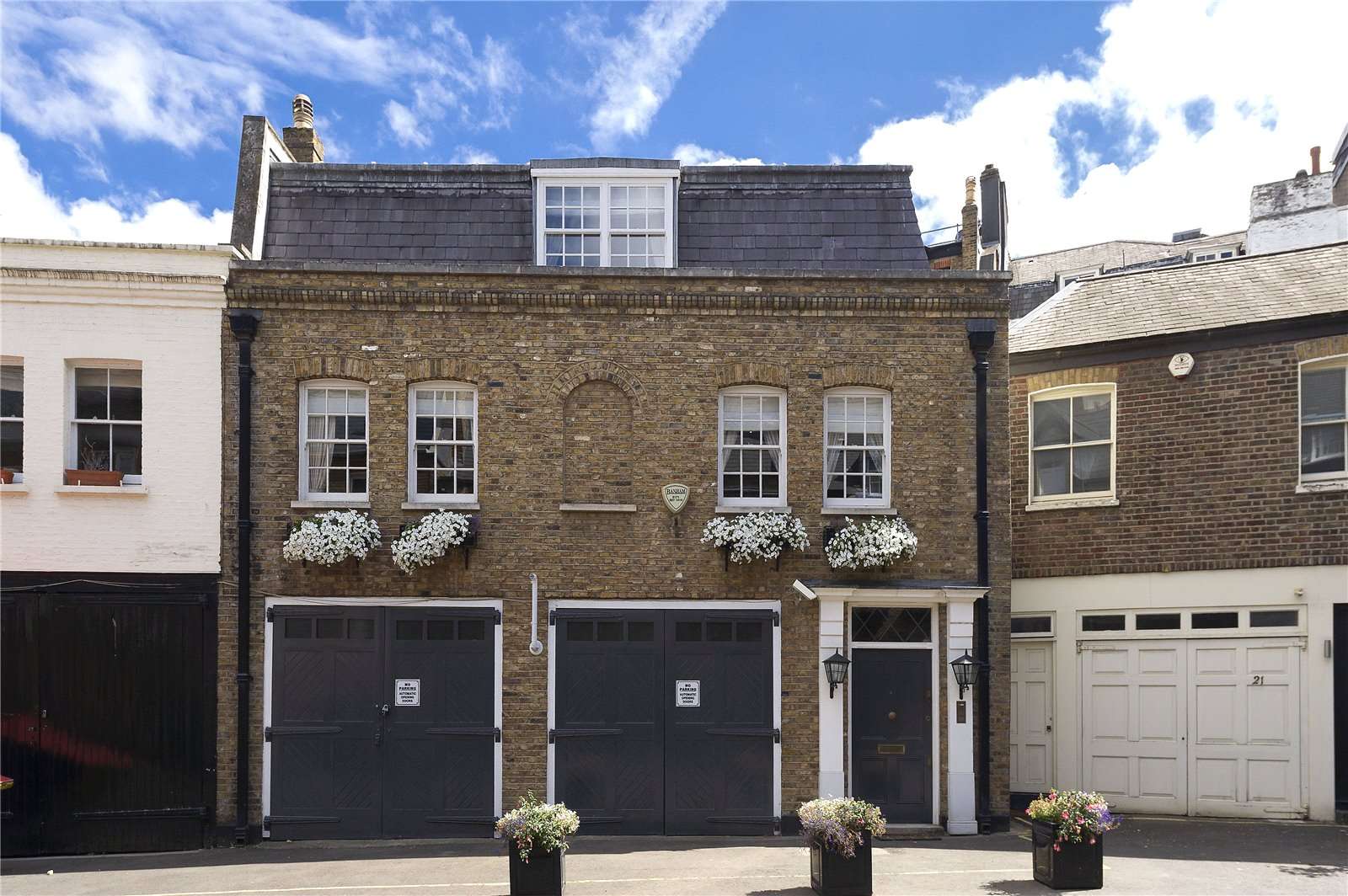 Hays Mews, Mayfair, London, W1J 5PY คุณสมบัติ รอขาย Savills