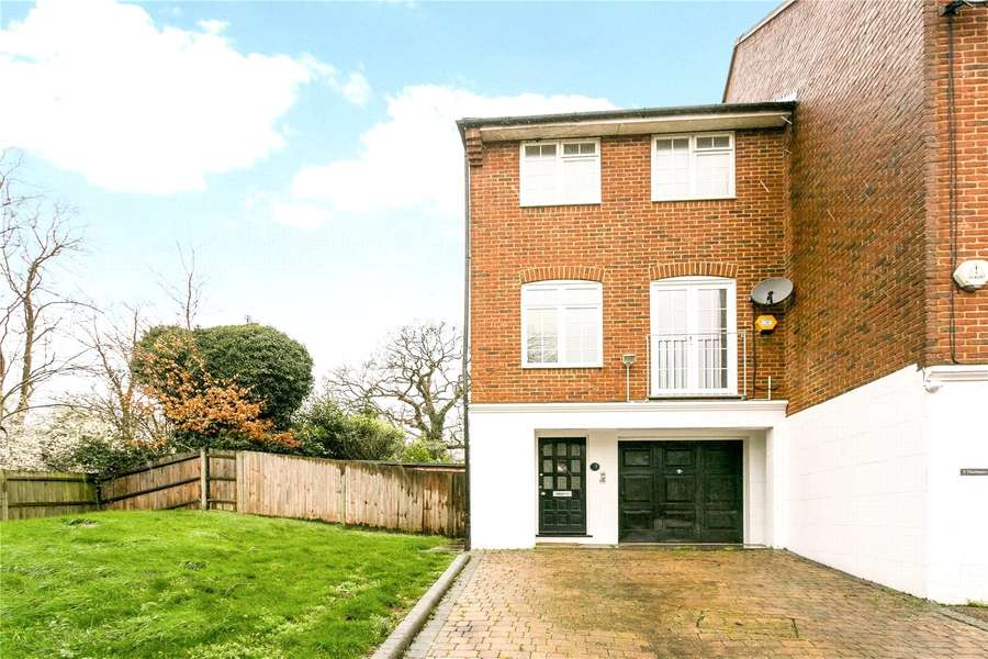 Thirlmere Gardens, Northwood, Middlesex, HA6 2RS Property to rent