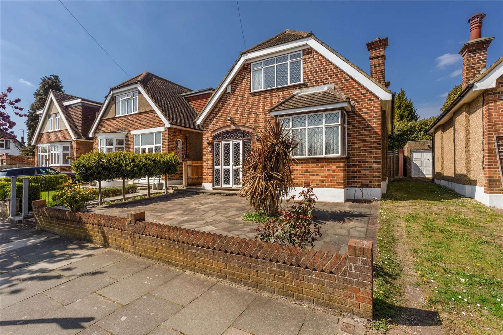 Savills Chamberlain Way Pinner Middlesex Ha5 2az Property For Sale
