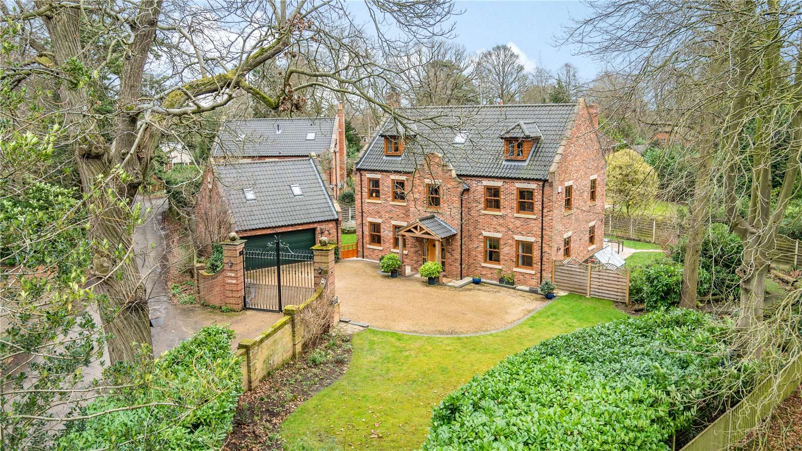 Savills Beech Road, Wroxham, Norwich, NR12 8TW คุณสมบัติ รอขาย