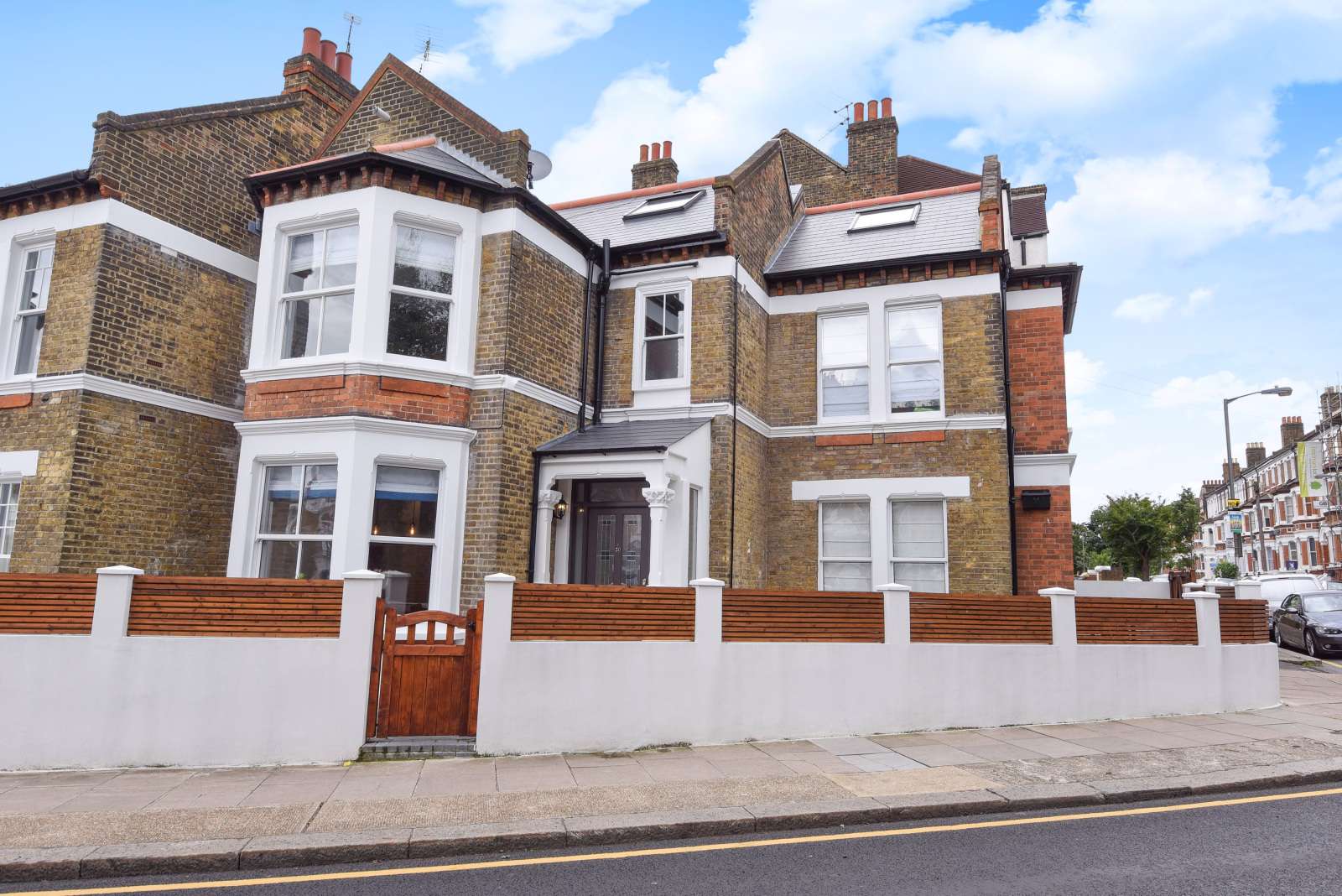 Oakhill Road, Putney, London, SW15 2QR คุณสมบัติ รอขาย Savills