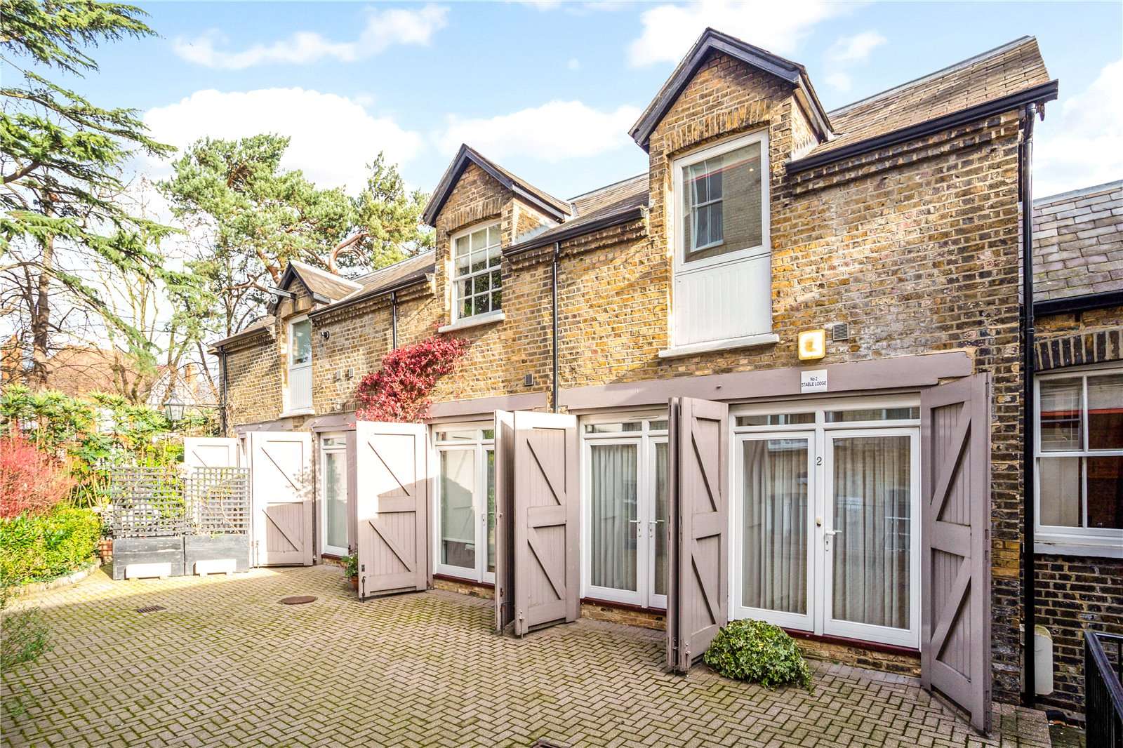 Radhus till salu i Putney Bridge Underground, London, England | Savills