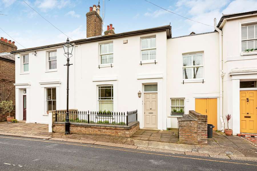 Stratford Grove, Putney, London, SW15 1NU คุณสมบัติ รอขาย Savills