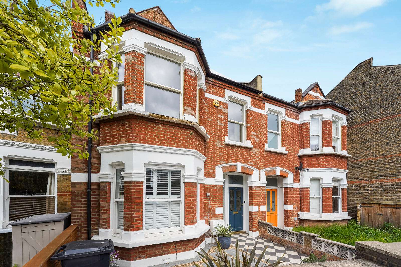 Oakhill Road, Putney, London, SW15 2QL คุณสมบัติ รอขาย Savills