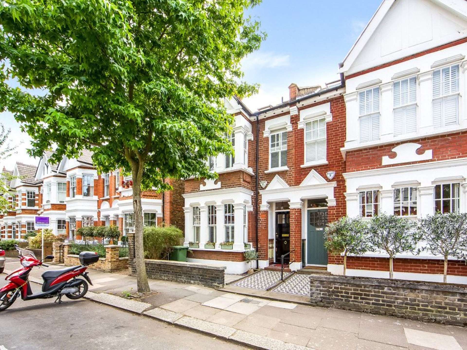 Defoe Avenue, Richmond, Surrey, TW9 4DS Property to rent Savills