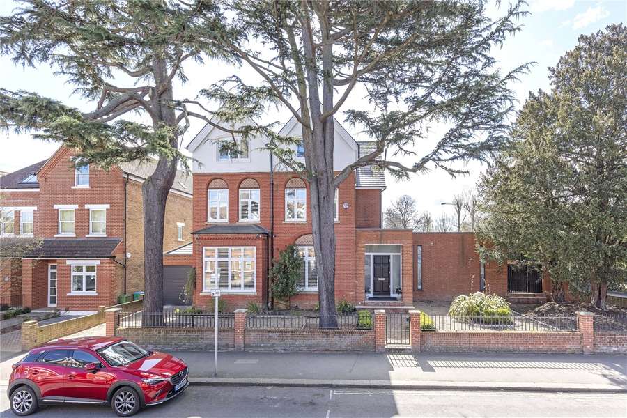 Vicarage Road, Hampton Wick, Kingston upon Thames, Surrey, KT1 4EB
