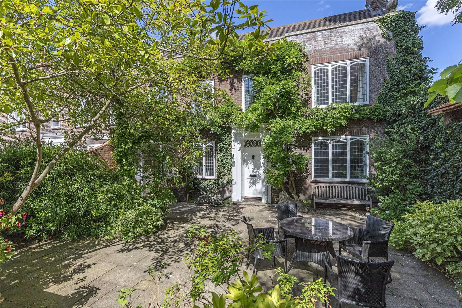 Savills Stable Cottages Old Palace Yard Richmond Surrey Tw9 1pd Property For Sale