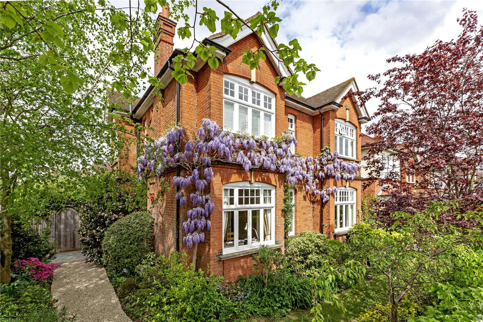 Savills Denbigh Gardens, Richmond, Surrey, TW10 6EN Bất động sản để bán