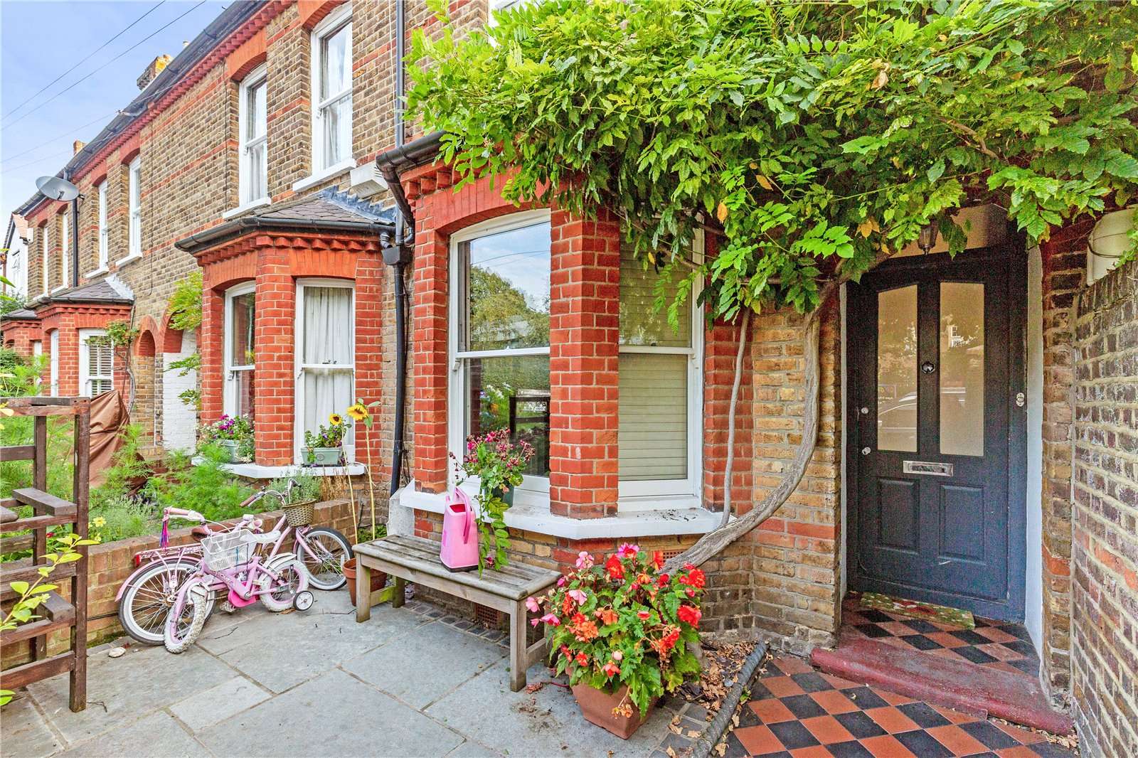 Fifth Cross Road, Twickenham, TW2 5LE Bất động sản để bán Savills