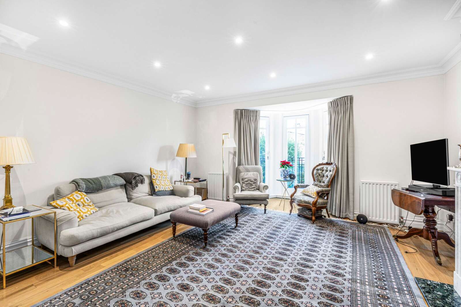 Three bedroom houses for sale in Richmond upon Thames Borough, London