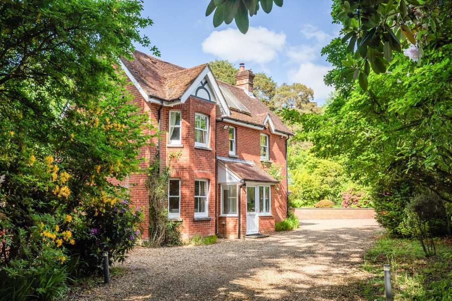 Daggons Road, Alderholt, Fordingbridge, Dorset, SP6 3DL Property for