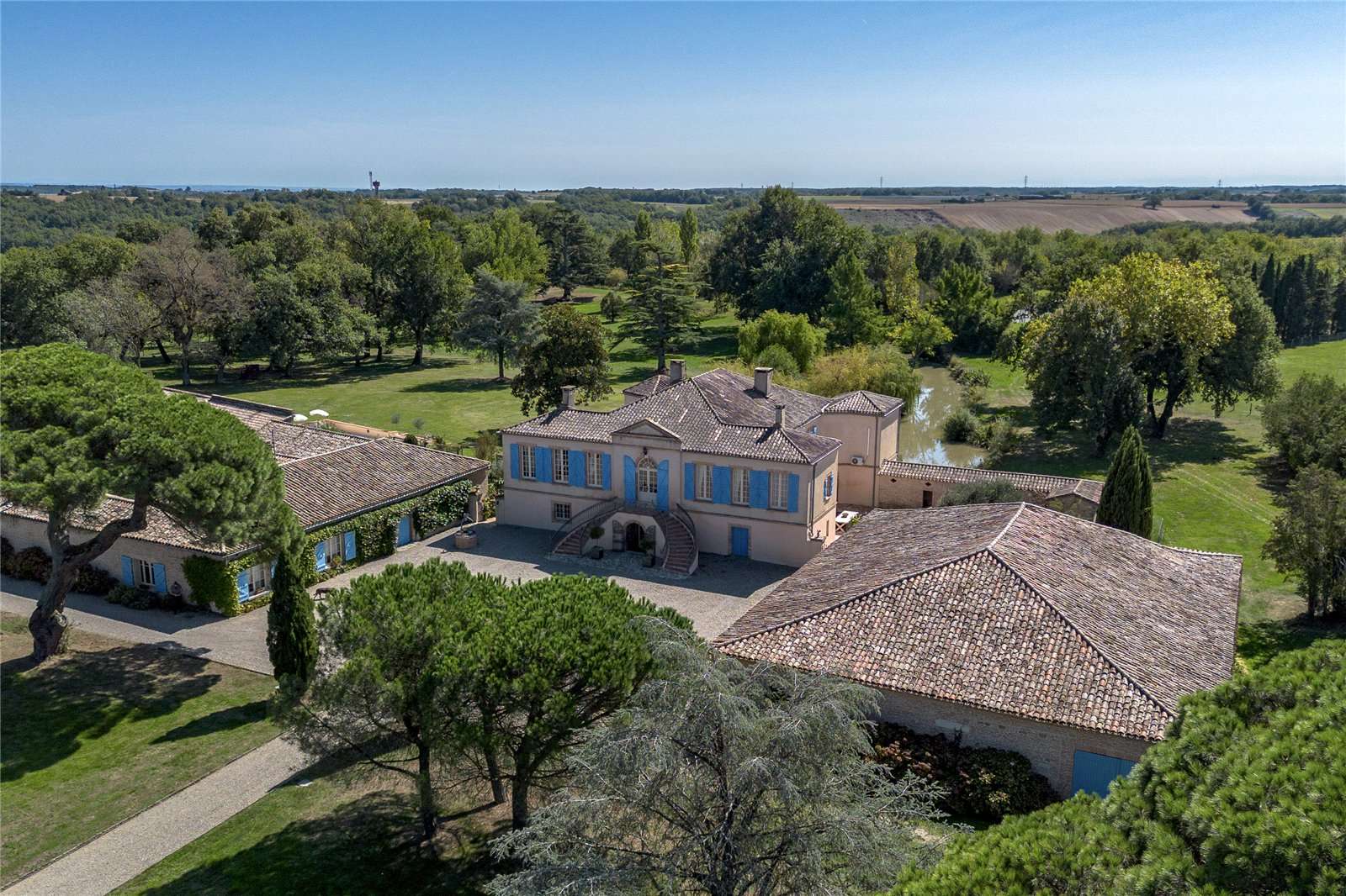 Luxury Property for Sale in Tarn-Et-Garonne, UK