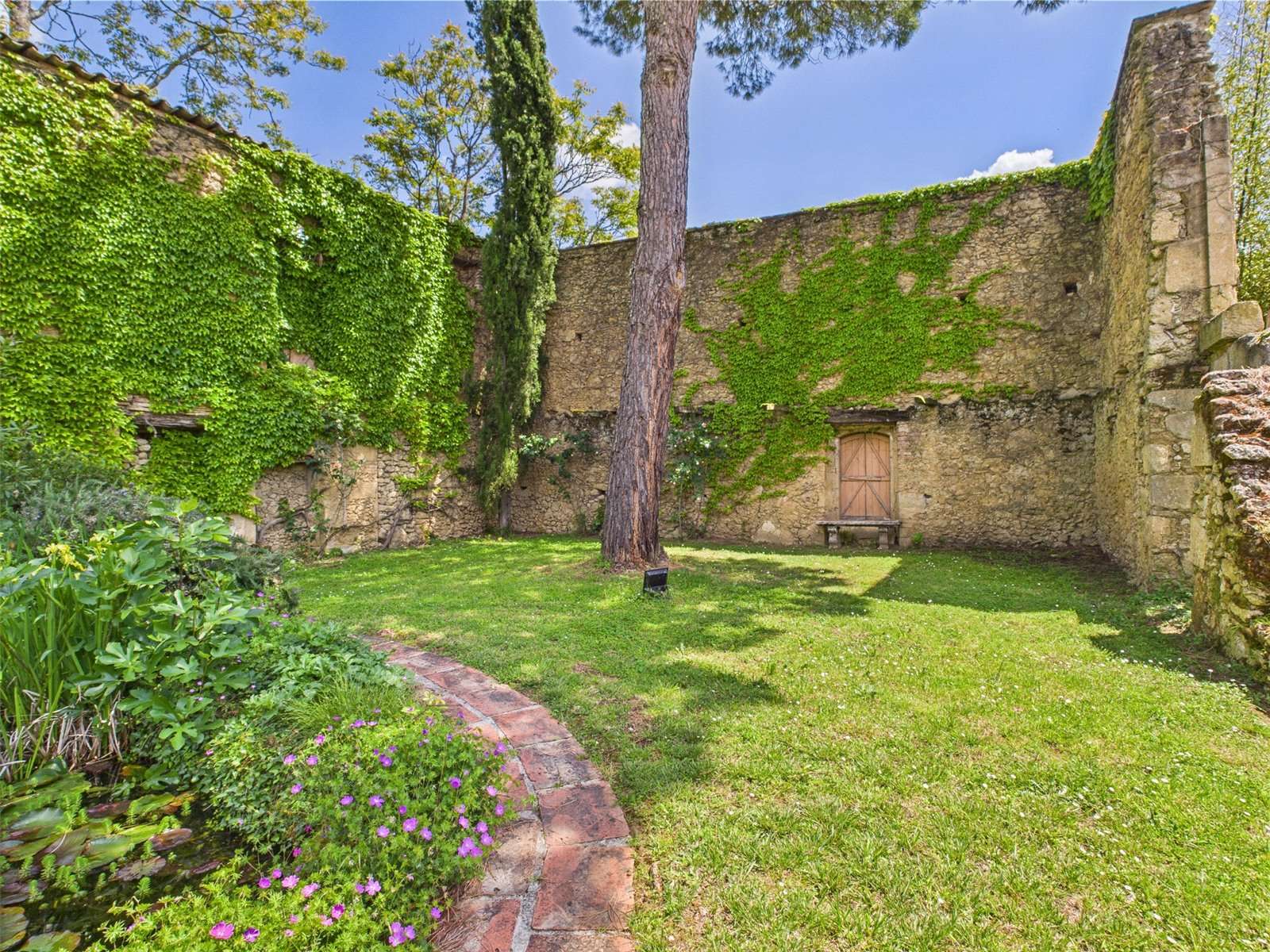 Castle / Chateaux for Sale in Gers, UK