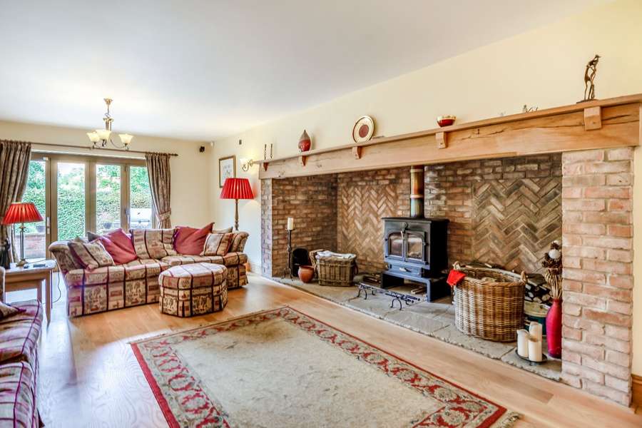 Charnwood, Kirkby Underwood Road, Aslackby, Sleaford, NG34 0HN