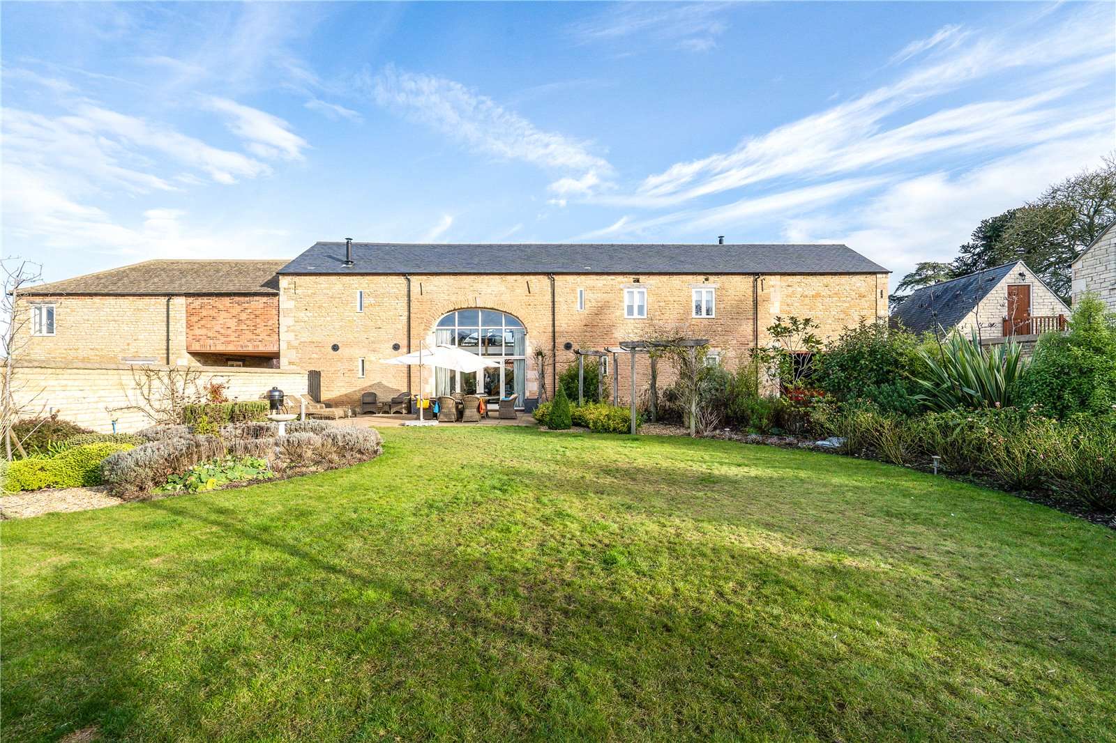 Savills Vergette Court, Market Deeping, Peterborough, PE6 8DJ