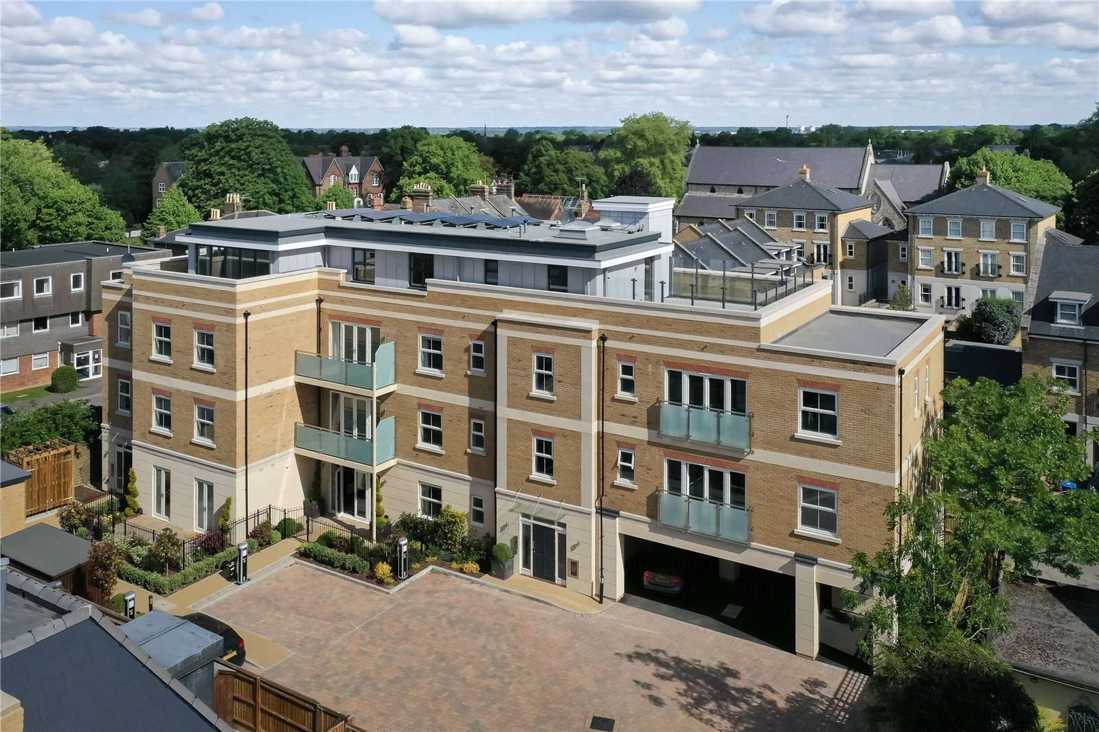 Savills St. Marks Road, Windsor, Berkshire, SL4 3BE Ngôi nhà mới để bán