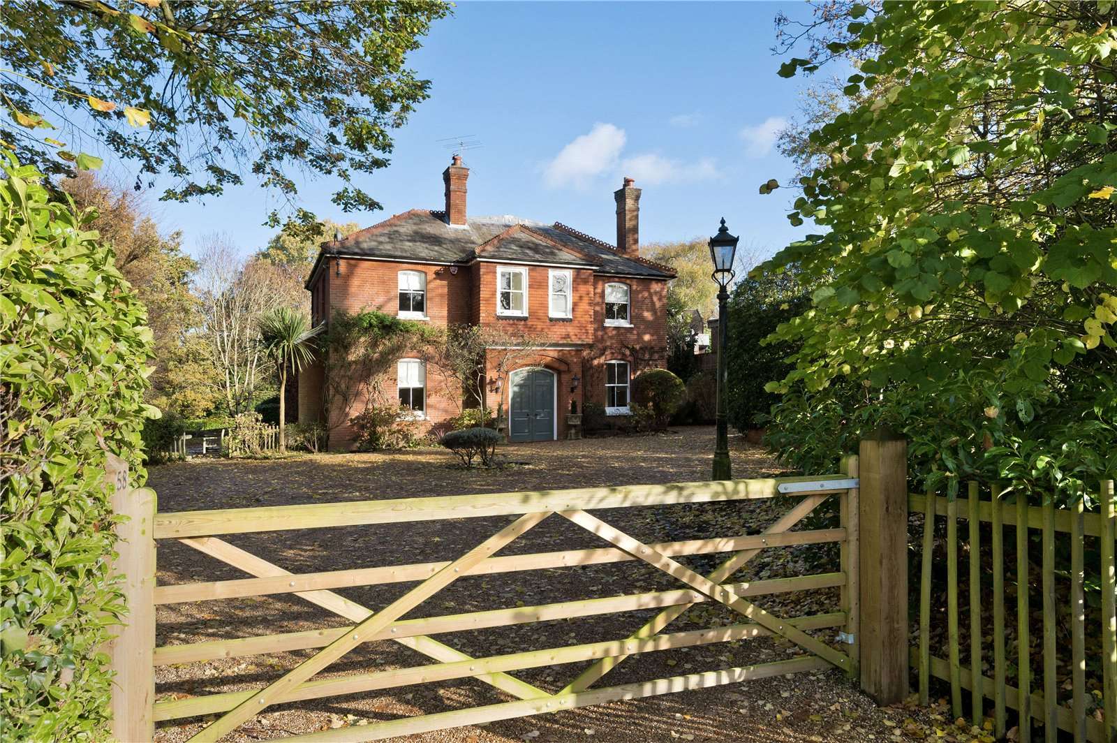 Lower Village Road, Ascot, Berkshire, SL5 7AU คุณสมบัติ ให้เช่า Savills