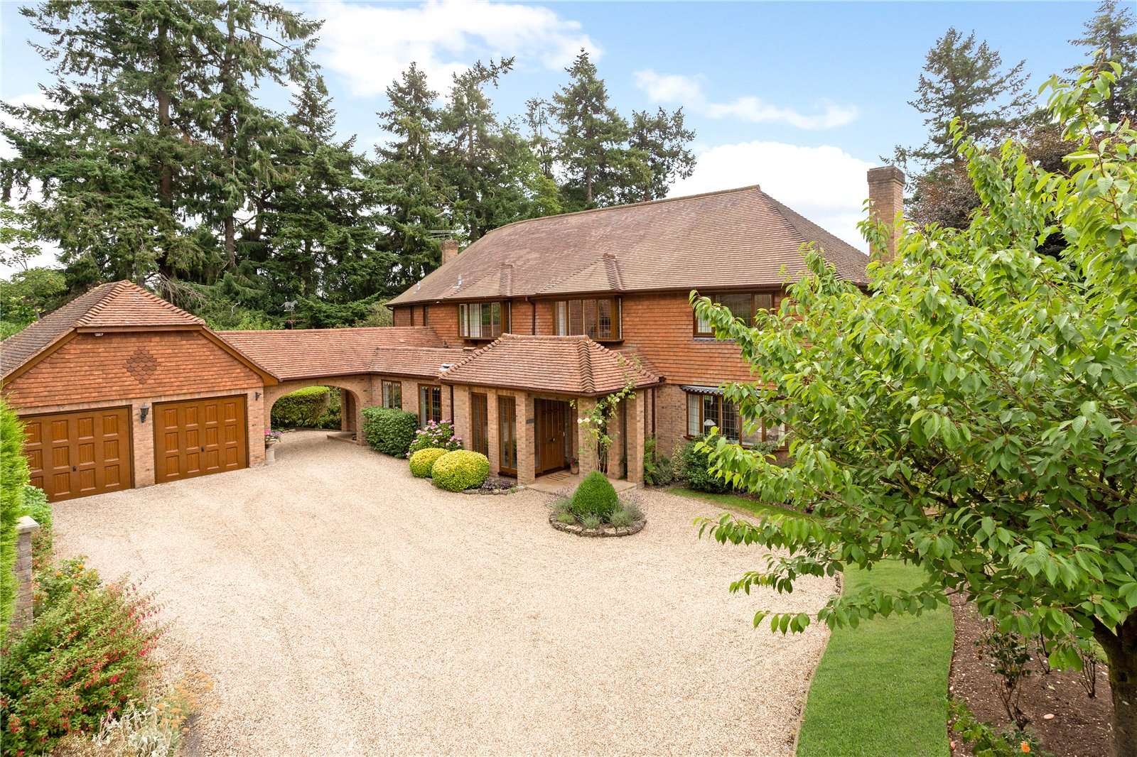 Chanctonbury Drive, Sunningdale, Berkshire, SL5 9PT Bất động sản để