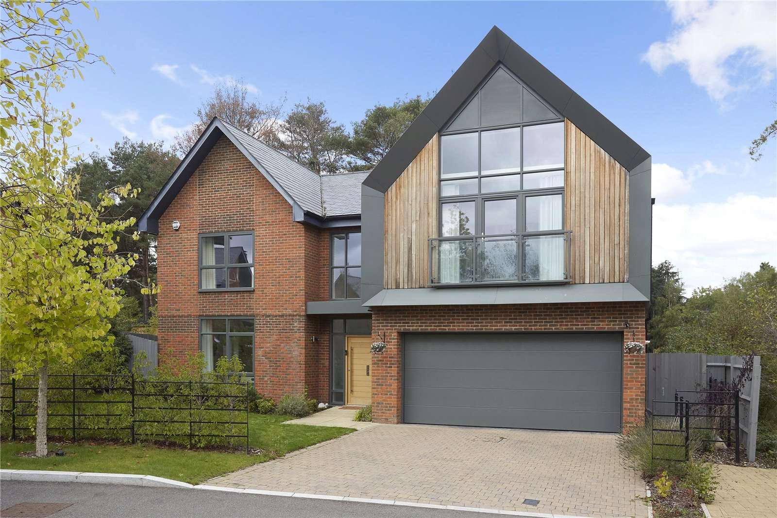Churchill Drive, Longcross, Chertsey, Surrey, KT16 0BY Property for