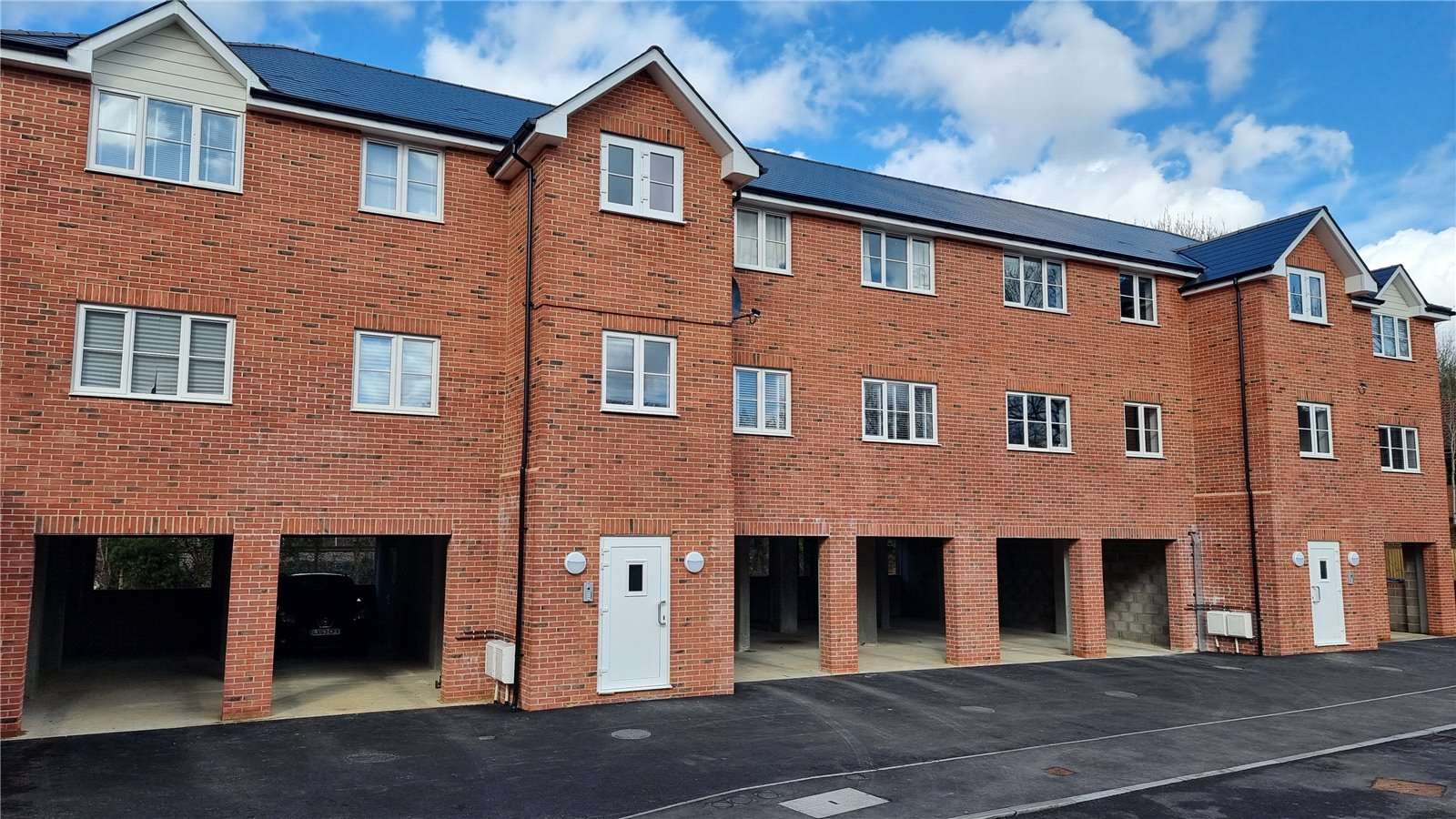 Flat 4 Danes Court, 40 Hengist Drive, Aylesford, Kent, ME20 7FF New