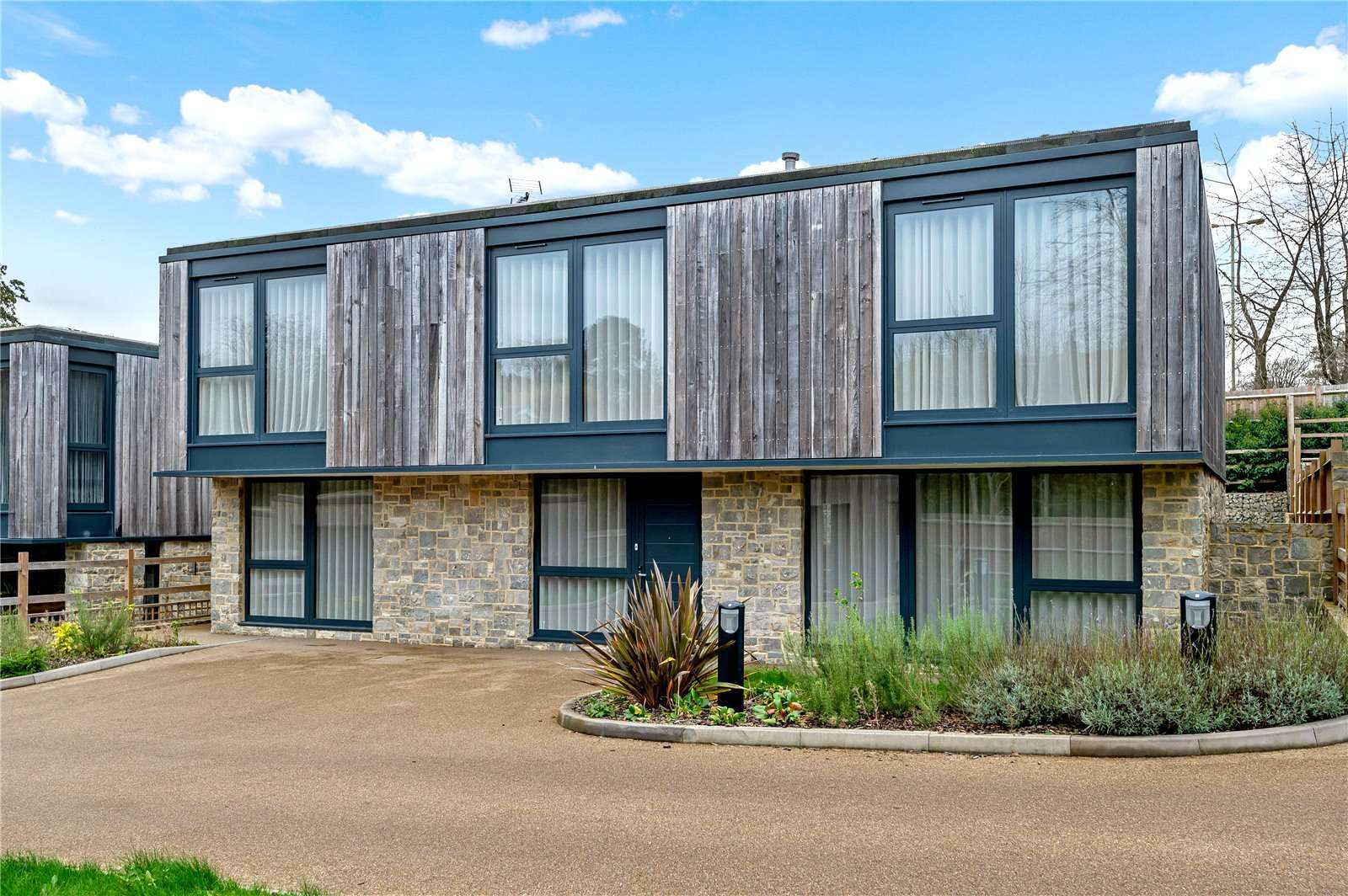 Savills Raleys Park, Plymouth Drive, Sevenoaks, Kent, TN13 3RP Ngôi